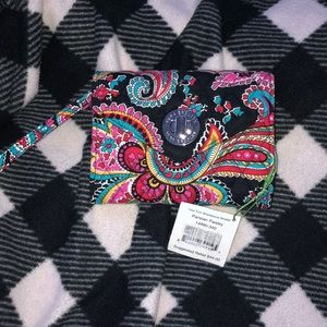 ‼️BRAND NEW‼️Vera Bradley “Smartphone Wristlet”